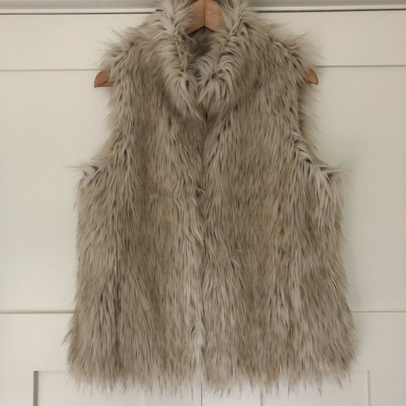 BB Dakota Faux Fur Vest - Picture 4 of 10